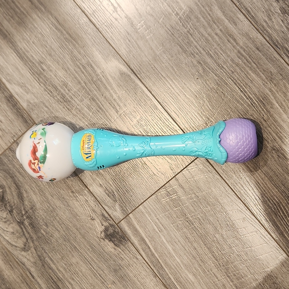 Disney Costume Light Up Kids Little Mermaid Wand that also blows bubbles used